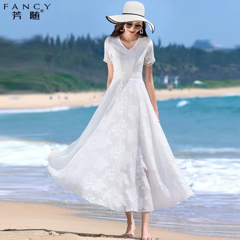 白色连衣裙女2026夏季新款气质大摆显瘦减龄度假拍照V领沙滩长裙