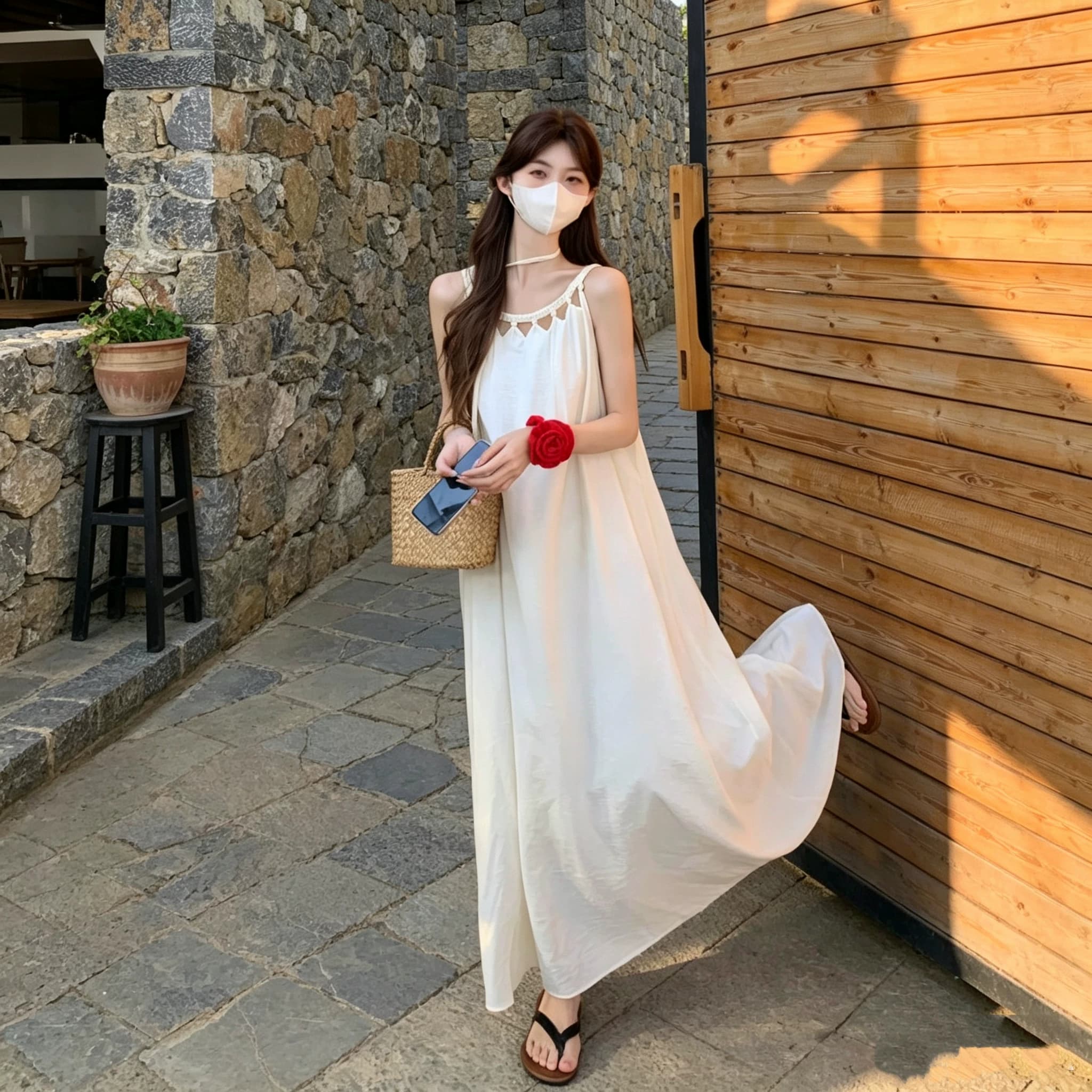 白色宽松裙子女2026新款海边度假法式挂脖连衣裙无袖收腰吊带长裙