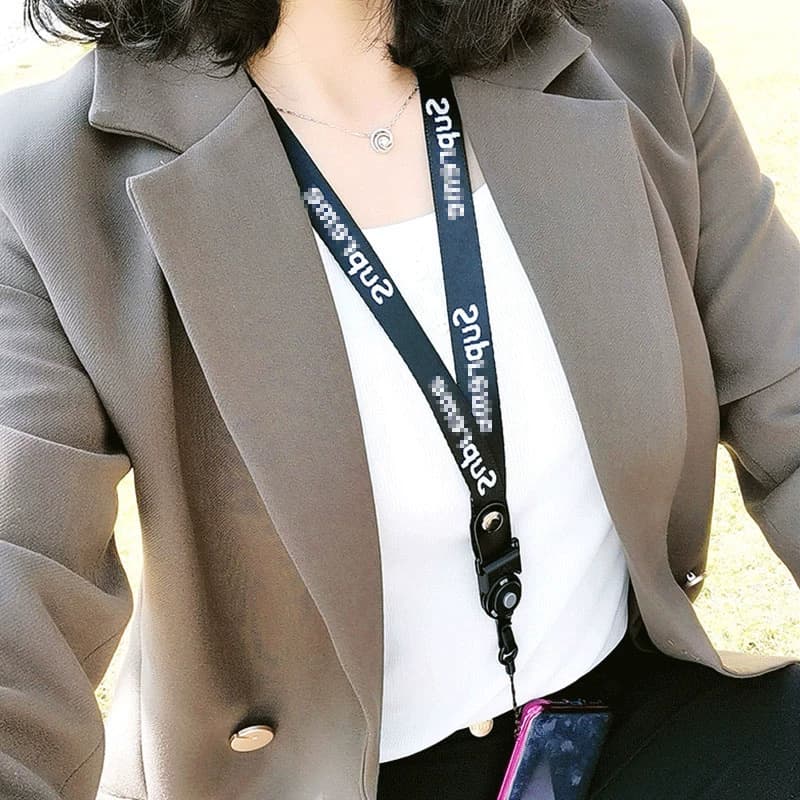 手机壳潮牌挂绳男女款挂脖舒适不勒脖新款手机壳草莓熊指环绳子可拆卸吊绳结实耐用网红库洛米高级个性通用