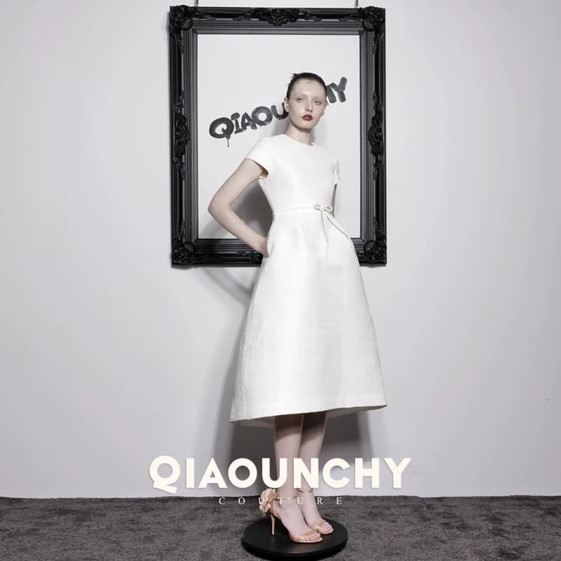 法式立裁 QIAOUNCHY俏云曦｜杏色高密褶圆领收腰a字连衣裙长裙