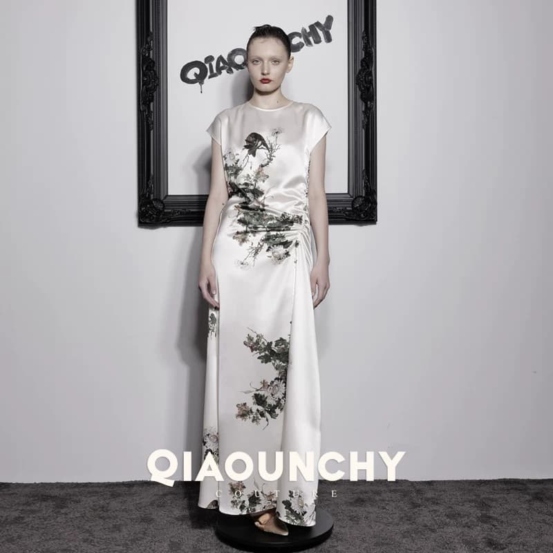 郎世宁的花鸟图 QIAOUNCHY俏云曦｜法式优雅象牙白花鸟抽绳连衣裙