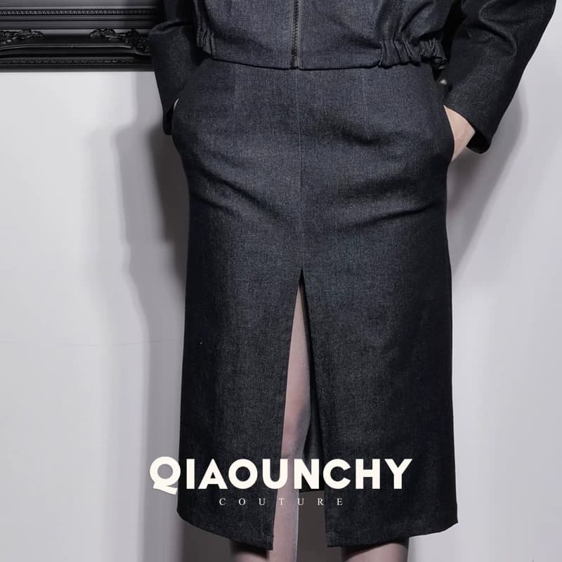 极简主义 QIAOUNCHY俏云曦 | 蓝色洗水牛仔高领短外套开衩半身裙