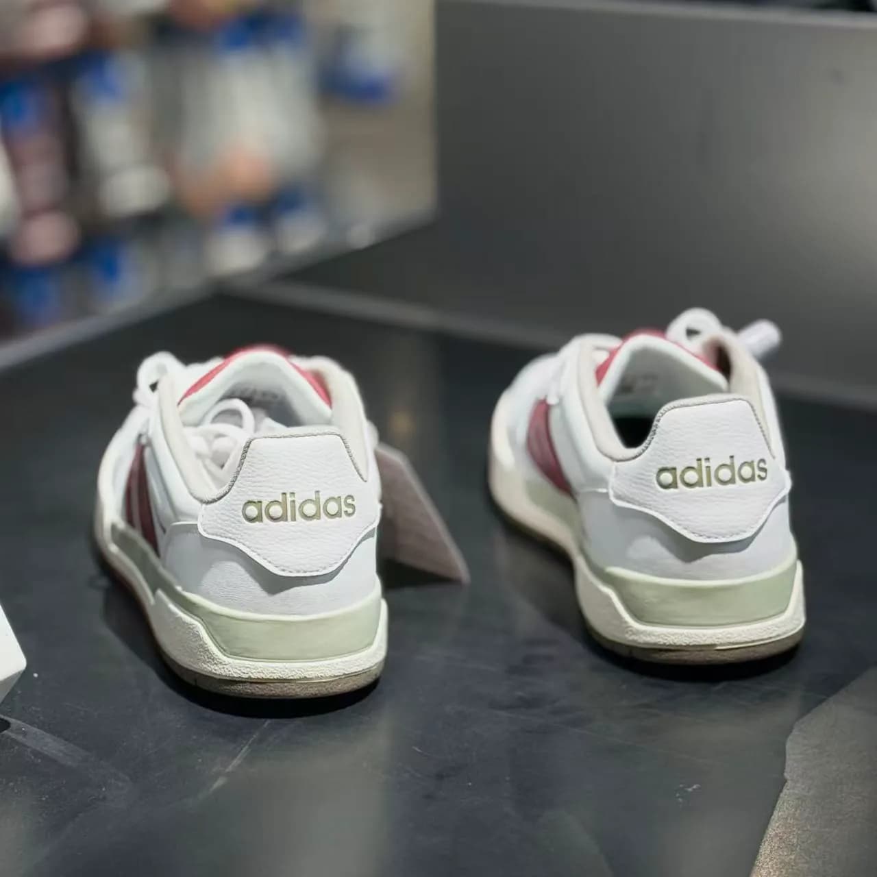 【坏蛋】adidas/阿迪达斯男女情侣百搭低帮运动板鞋JQ3926