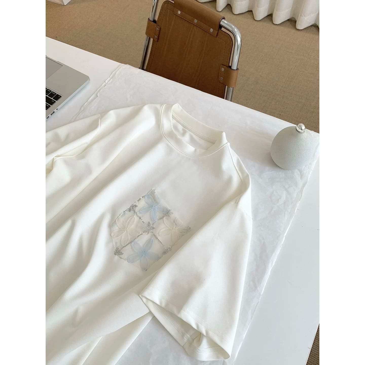 阿茶与阿古白色手工珠片花口袋短袖t恤男款夏季小众设计感上衣 - 缩略图3
