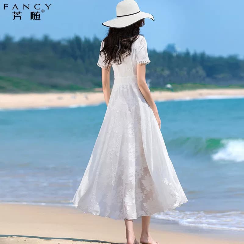 白色连衣裙女2026夏季新款气质大摆显瘦减龄度假拍照V领沙滩长裙 - 缩略图2