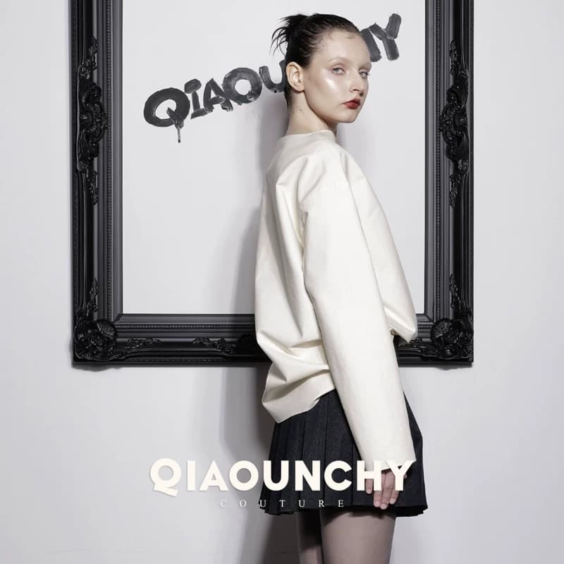 怦然心动 QIAOUNCHY俏云曦 | 杏色平纹棉圆领上衣蓝色牛仔百褶裙 - 缩略图4