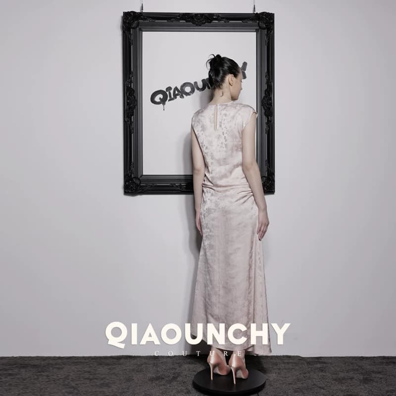 苏杭丝绸 QIAOUNCHY俏云曦 | 优雅法式香槟粉提花抽绳连衣裙长裙 - 缩略图4