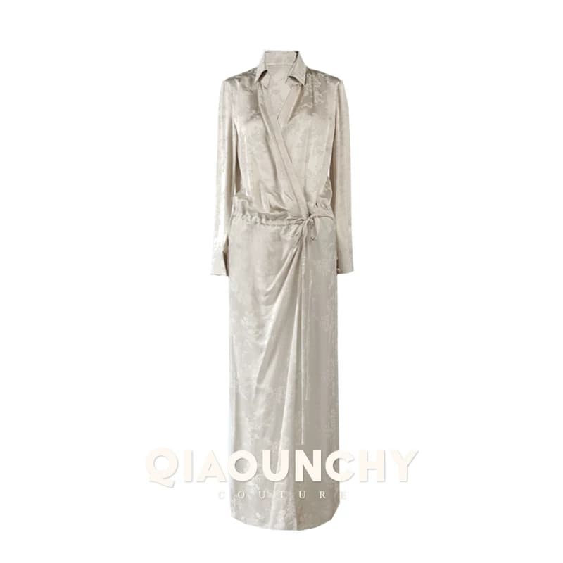 苏杭丝绸 QIAOUNCHY俏云曦｜新品杏色暗纹提花高开衩衬衫式连衣裙 - 缩略图5