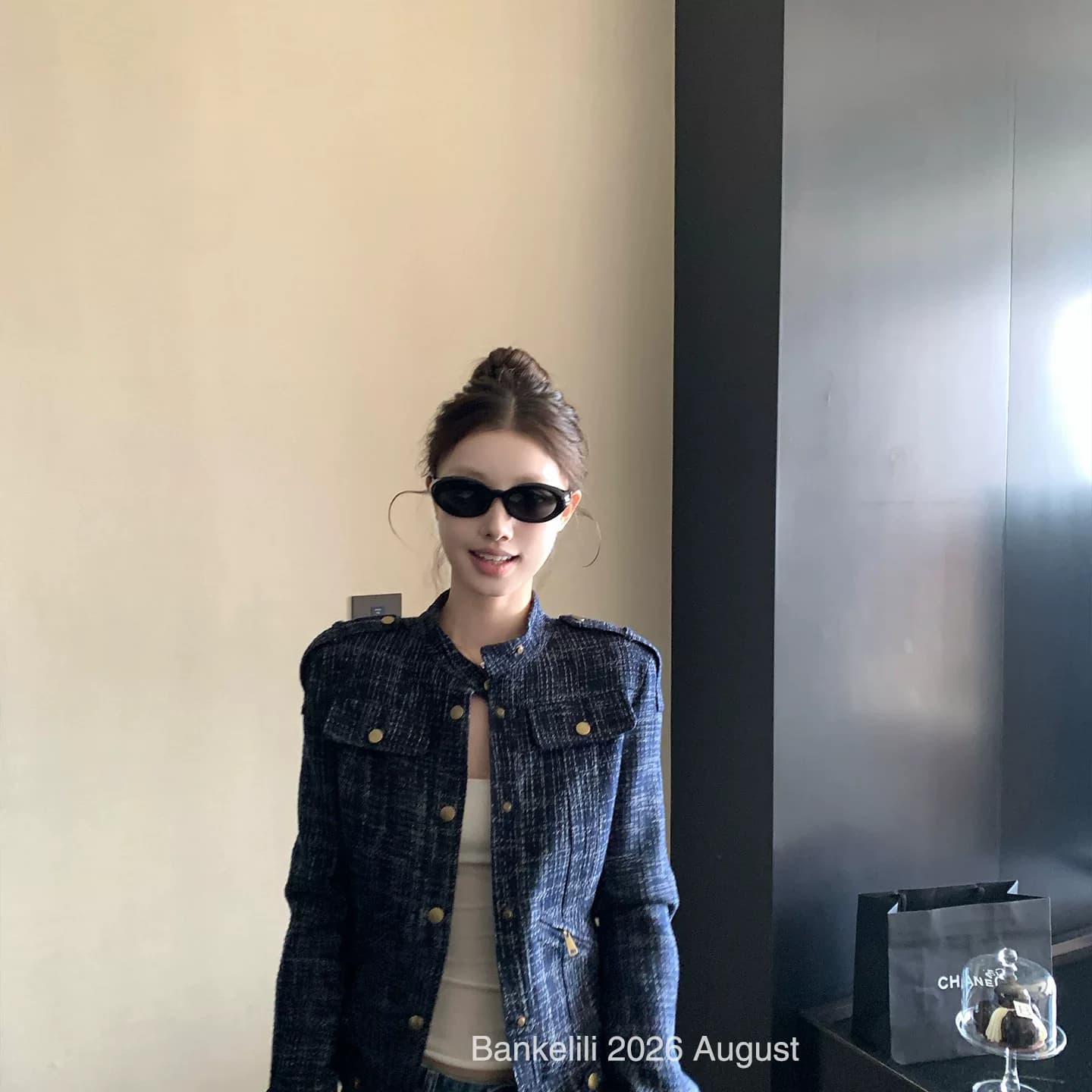 秋季实拍单排扣小香风立领纯单色长袖细纹理中腰短款夹克外套女装 - 缩略图2