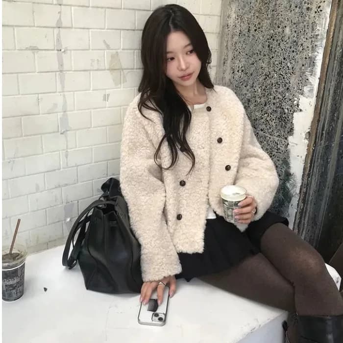 冬季实拍韩系温柔时尚小香风简约圆领双排扣绒毛短款百搭外套女装 - 缩略图4