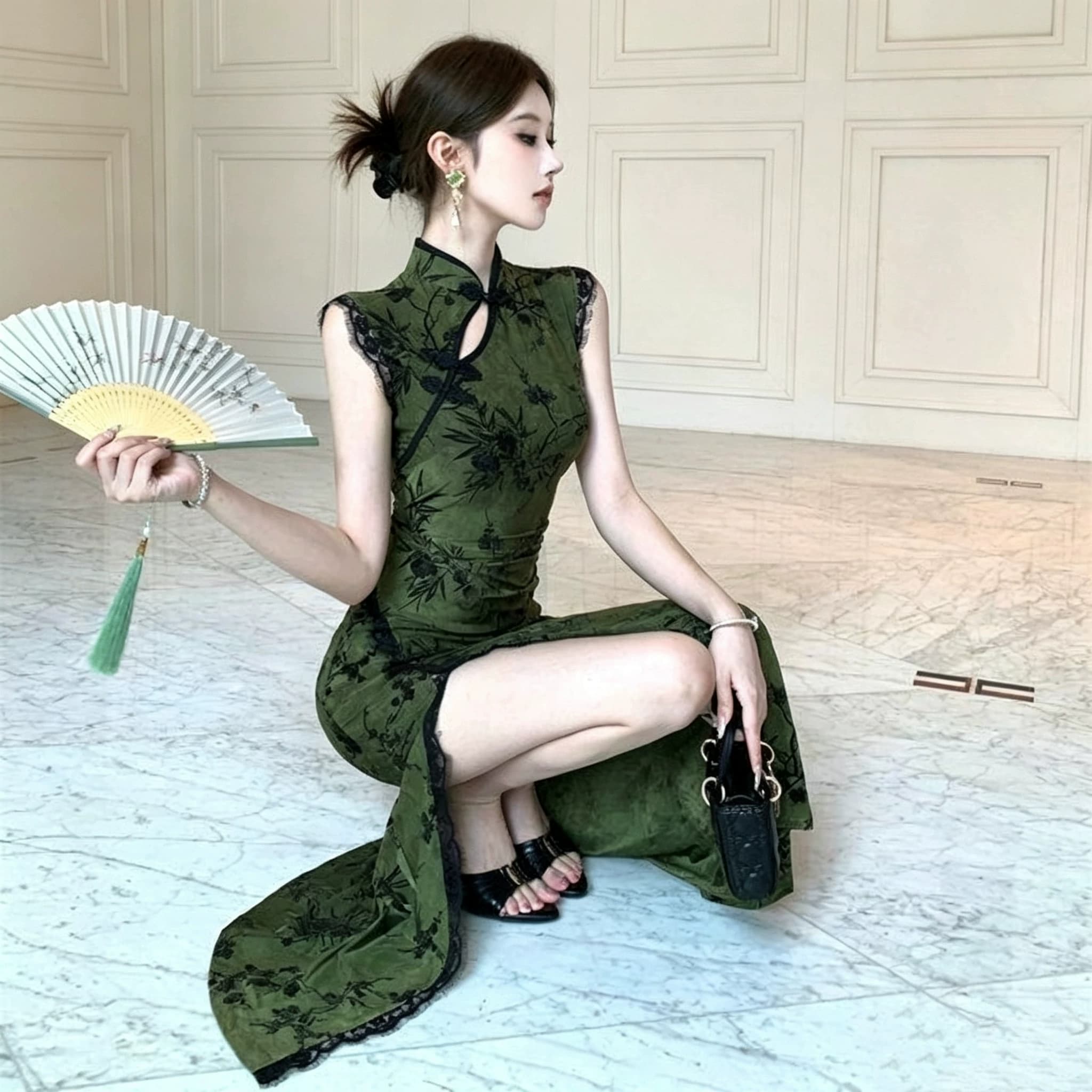 新中式墨绿色无袖旗袍女轻奢复古植绒蕾丝开叉修身长款改良连衣裙 - 缩略图2