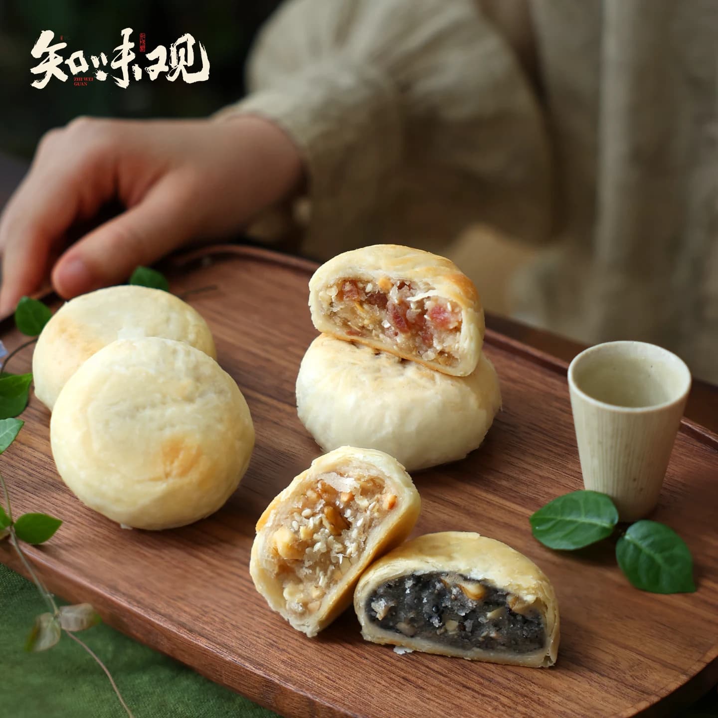 知味观苏式月饼中秋节酥皮传统老式月饼椒盐黑芝麻火腿老字号送礼 - 缩略图2