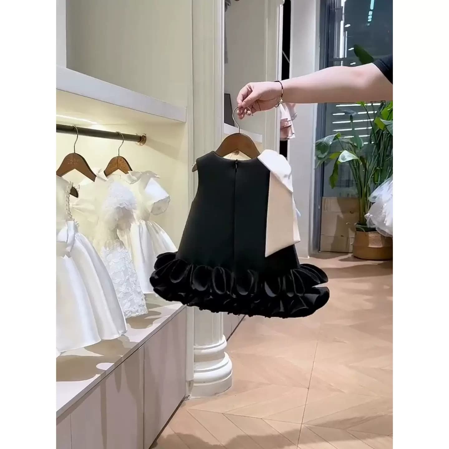 女童周岁2026新款女宝礼服满月宝宝衣服儿童迪士尼生日背心公主裙 - 缩略图5