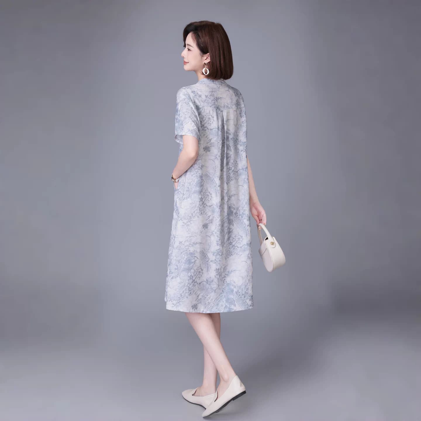 中年漂亮妈妈碎花连衣裙小个子天丝亚麻夏季直筒气质v领短袖裙子 - 缩略图4
