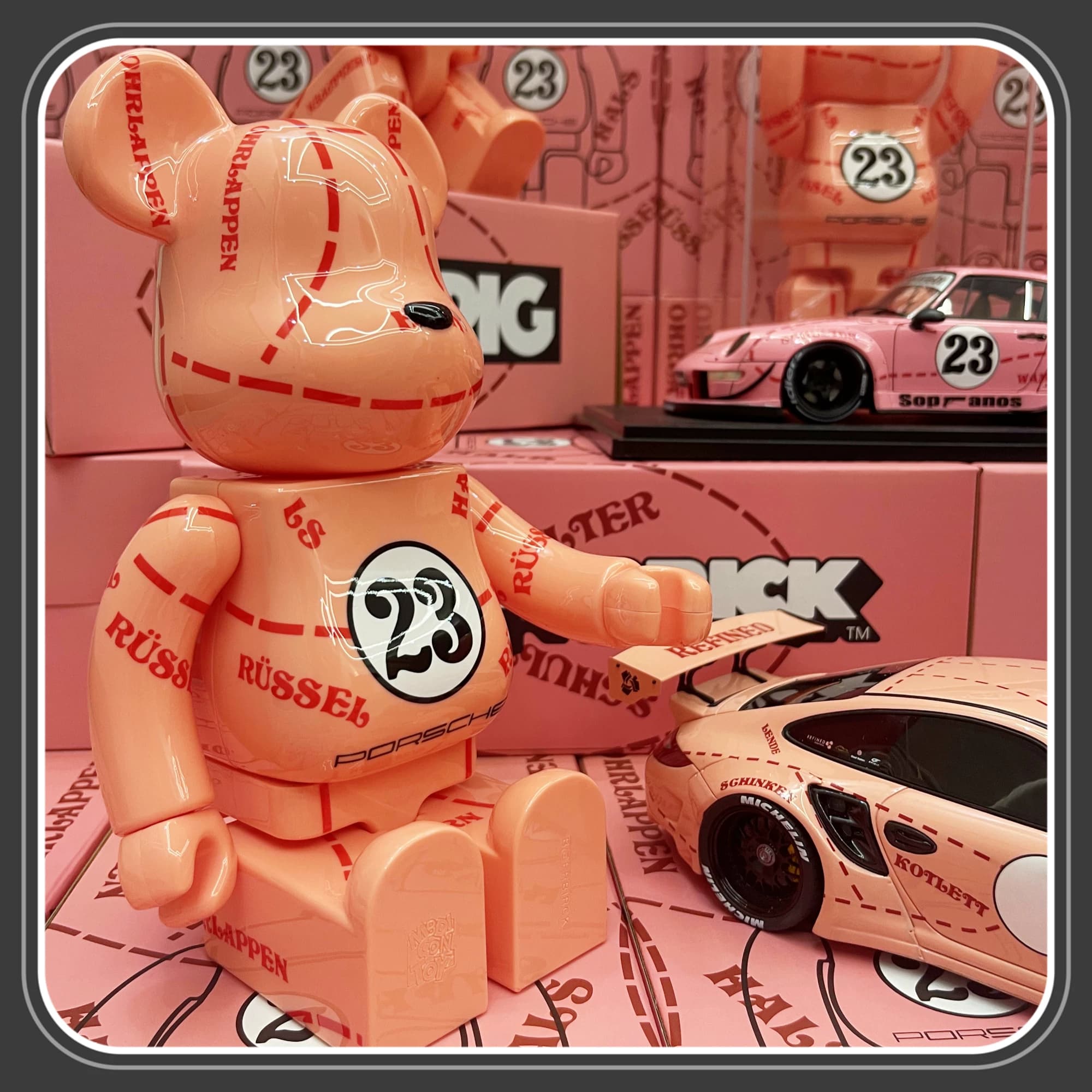 保时捷粉猪涂装暴力熊bearbrick400%积木熊汽车模型搭配手办摆件 - 缩略图5