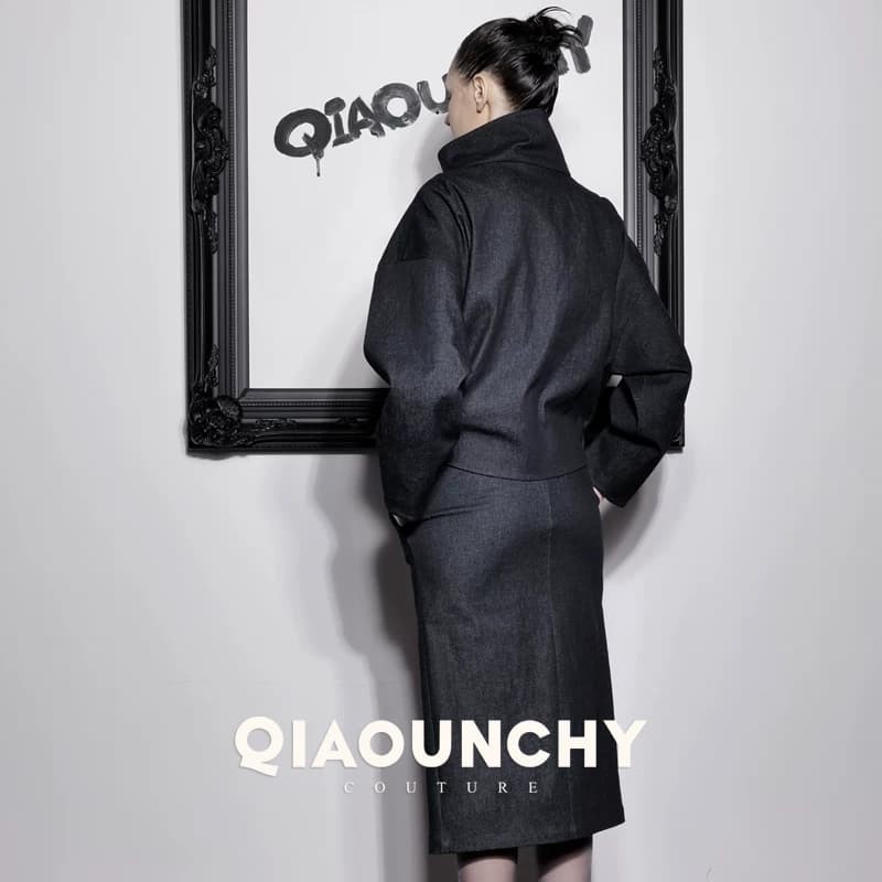 极简主义 QIAOUNCHY俏云曦 | 蓝色洗水牛仔高领短外套开衩半身裙 - 缩略图4