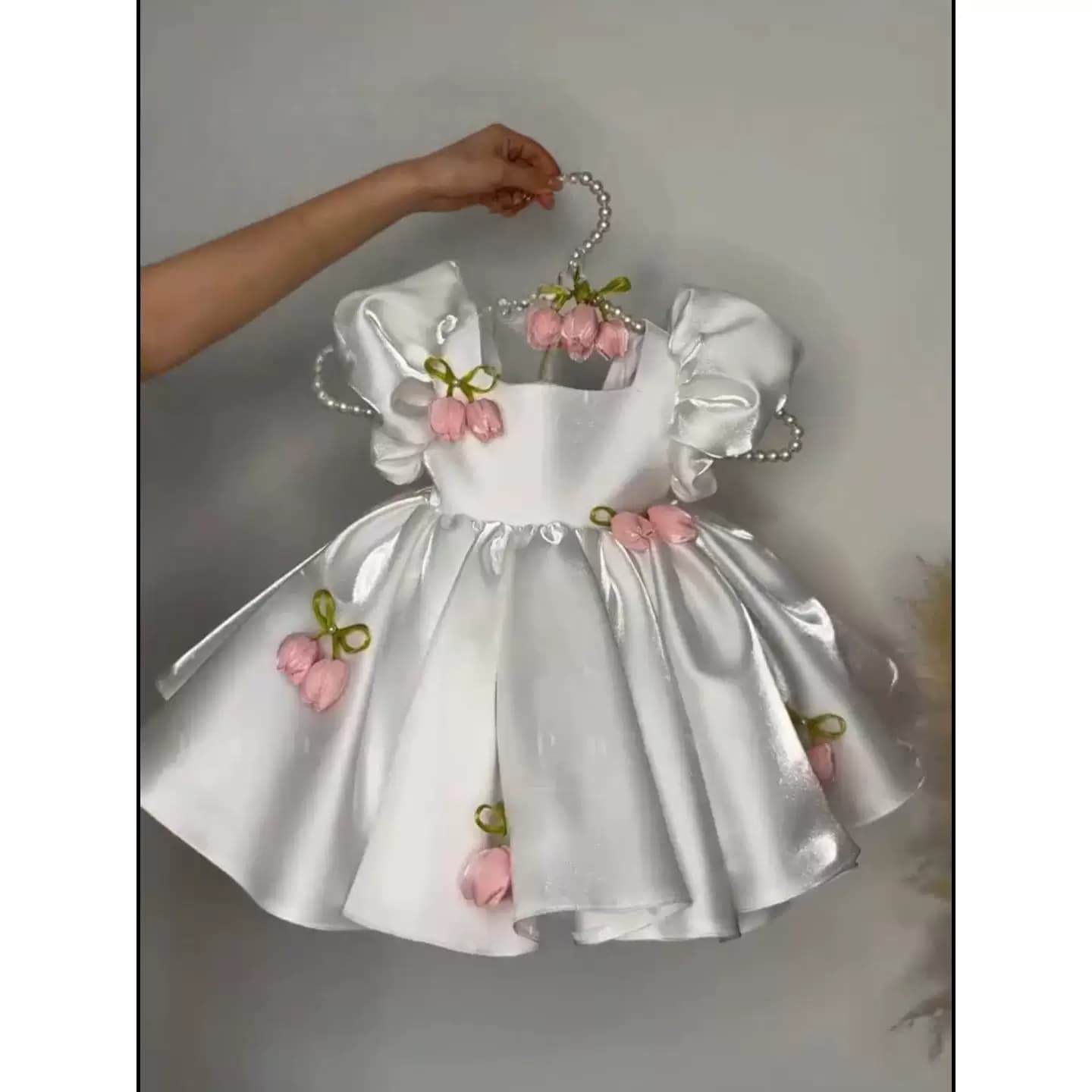 女童白色连衣裙女宝宝生日礼服郁金香花朵蓬蓬裙绑带泡泡袖公主裙 - 缩略图3