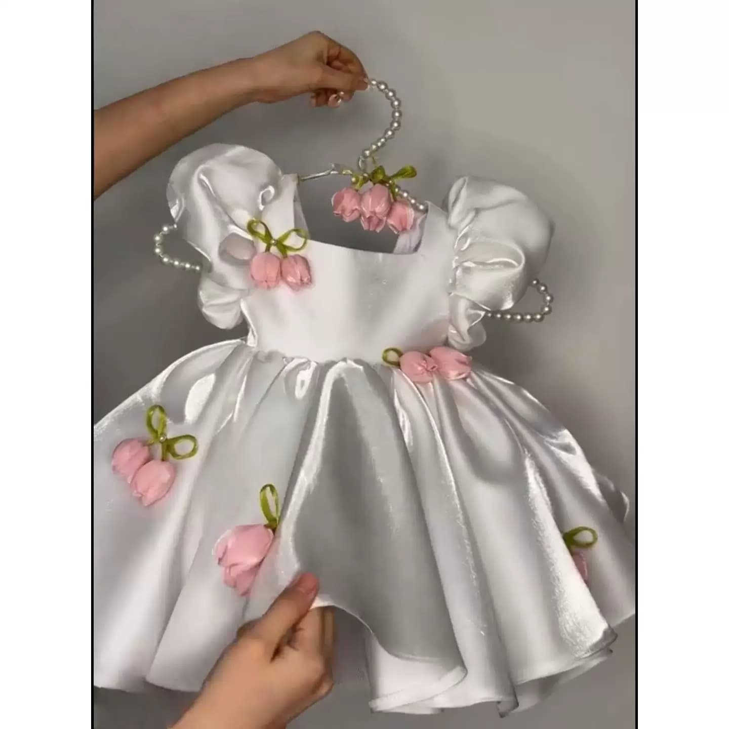 女童白色连衣裙女宝宝生日礼服郁金香花朵蓬蓬裙绑带泡泡袖公主裙 - 缩略图5