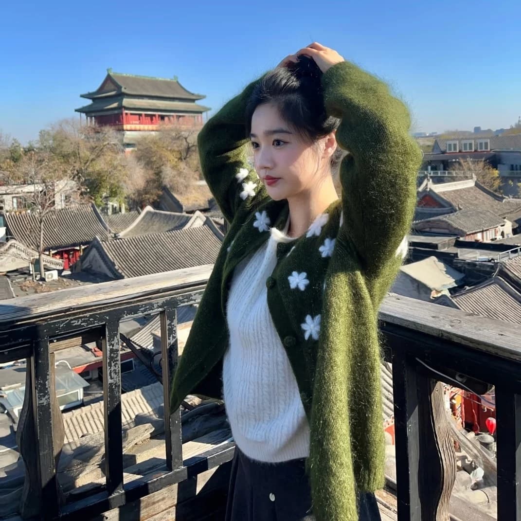 超显白！刺绣绿色花朵毛衣开衫女秋季新款韩版宽松针织衫上衣外套 - 缩略图5