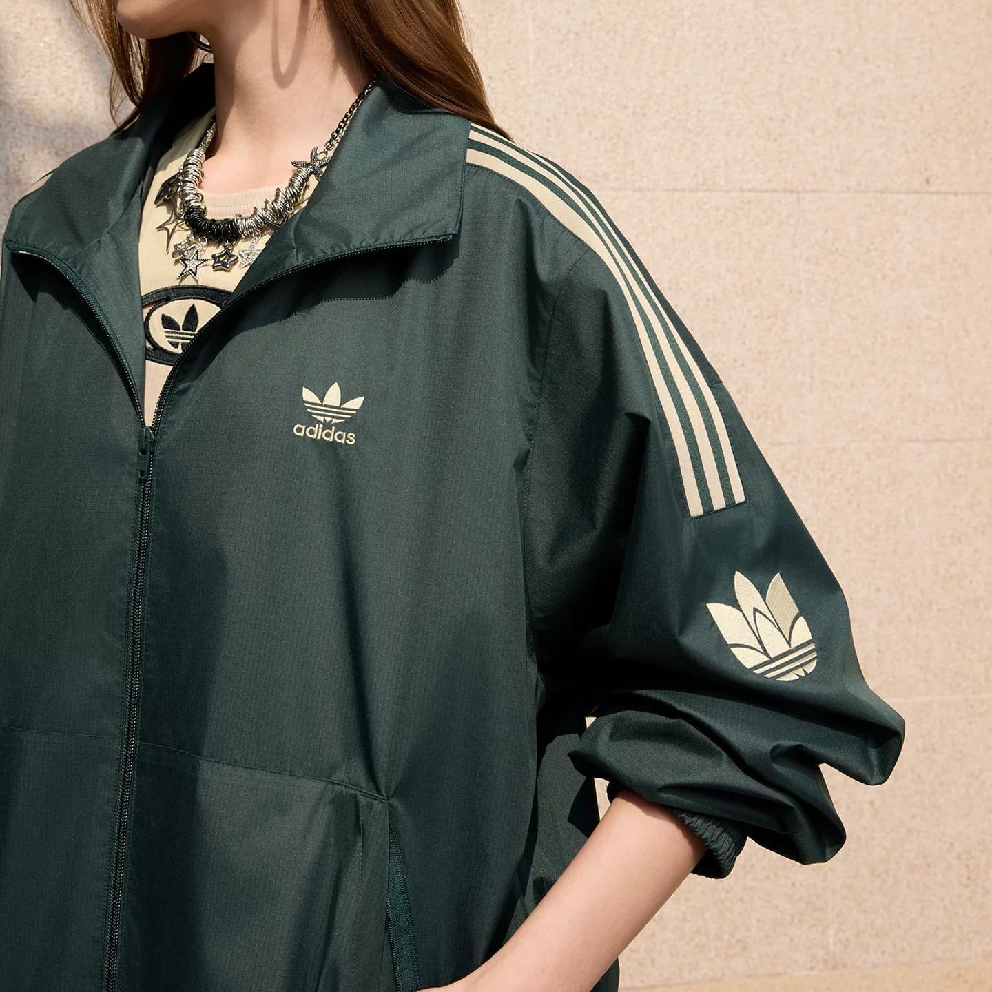 日常经典三条纹梭织运动夹克外套男女春秋adidas阿迪达斯三叶草 - 缩略图4