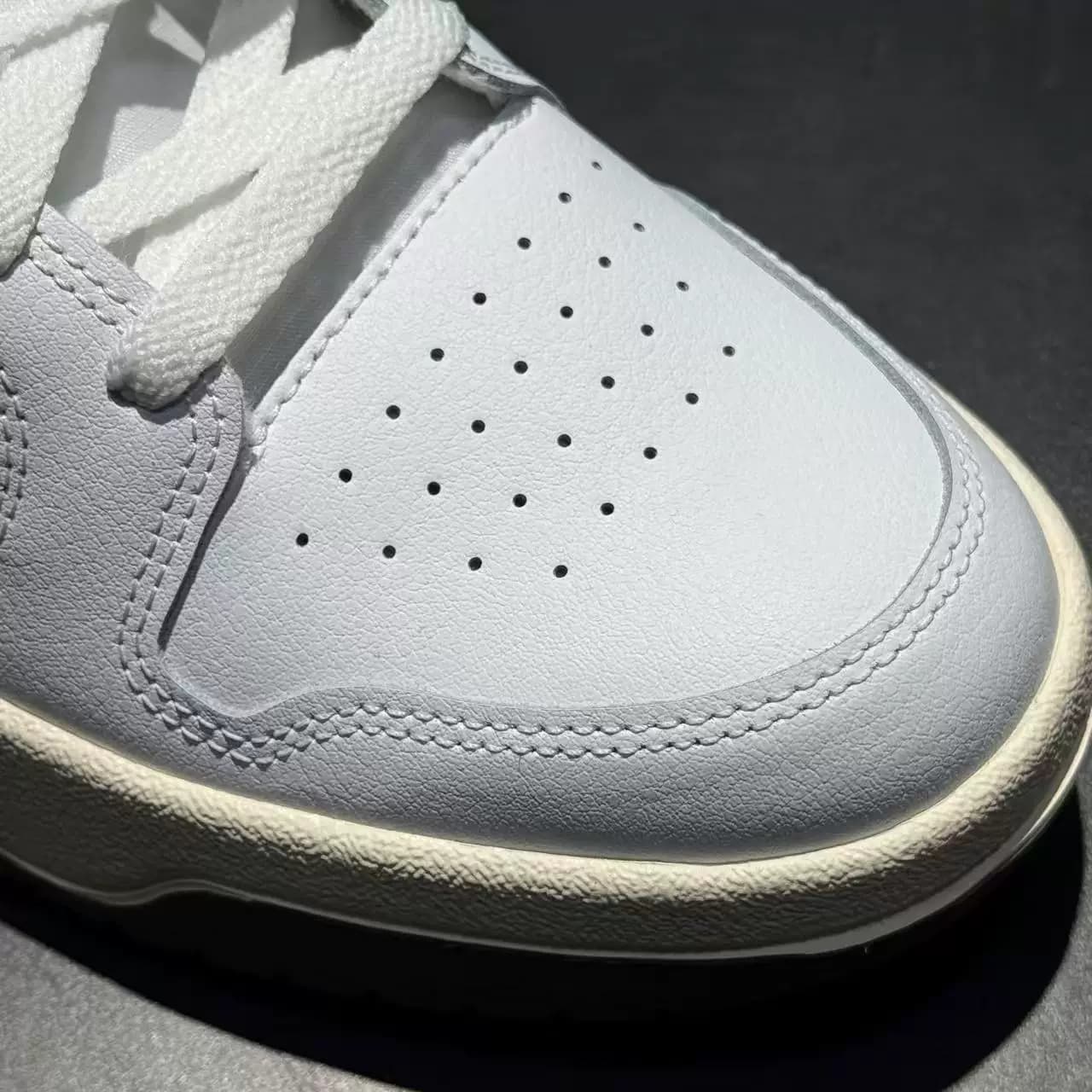 【坏蛋】adidas/阿迪达斯男女情侣百搭低帮运动板鞋JQ3926 - 缩略图5