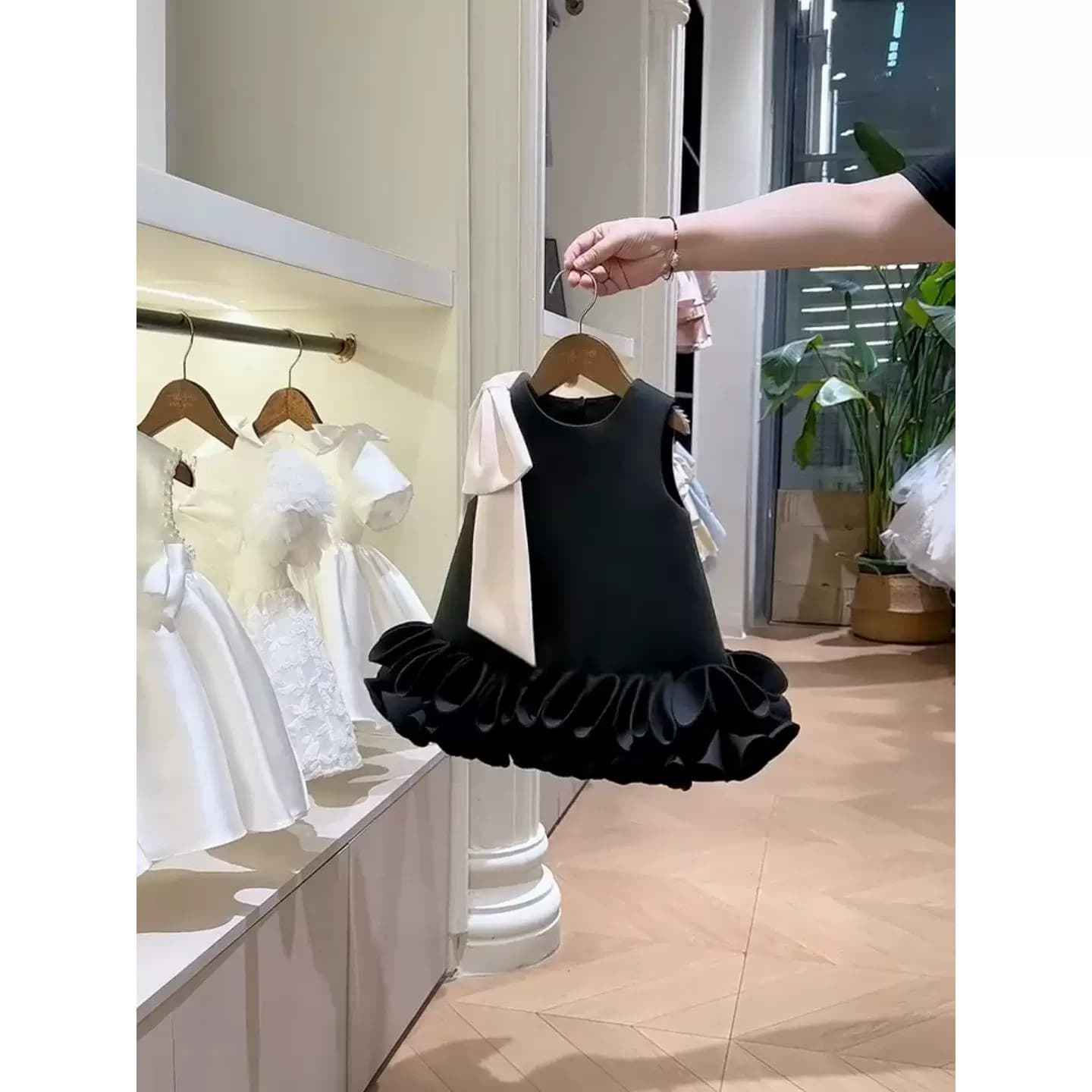 女童周岁2026新款女宝礼服满月宝宝衣服儿童迪士尼生日背心公主裙 - 缩略图2