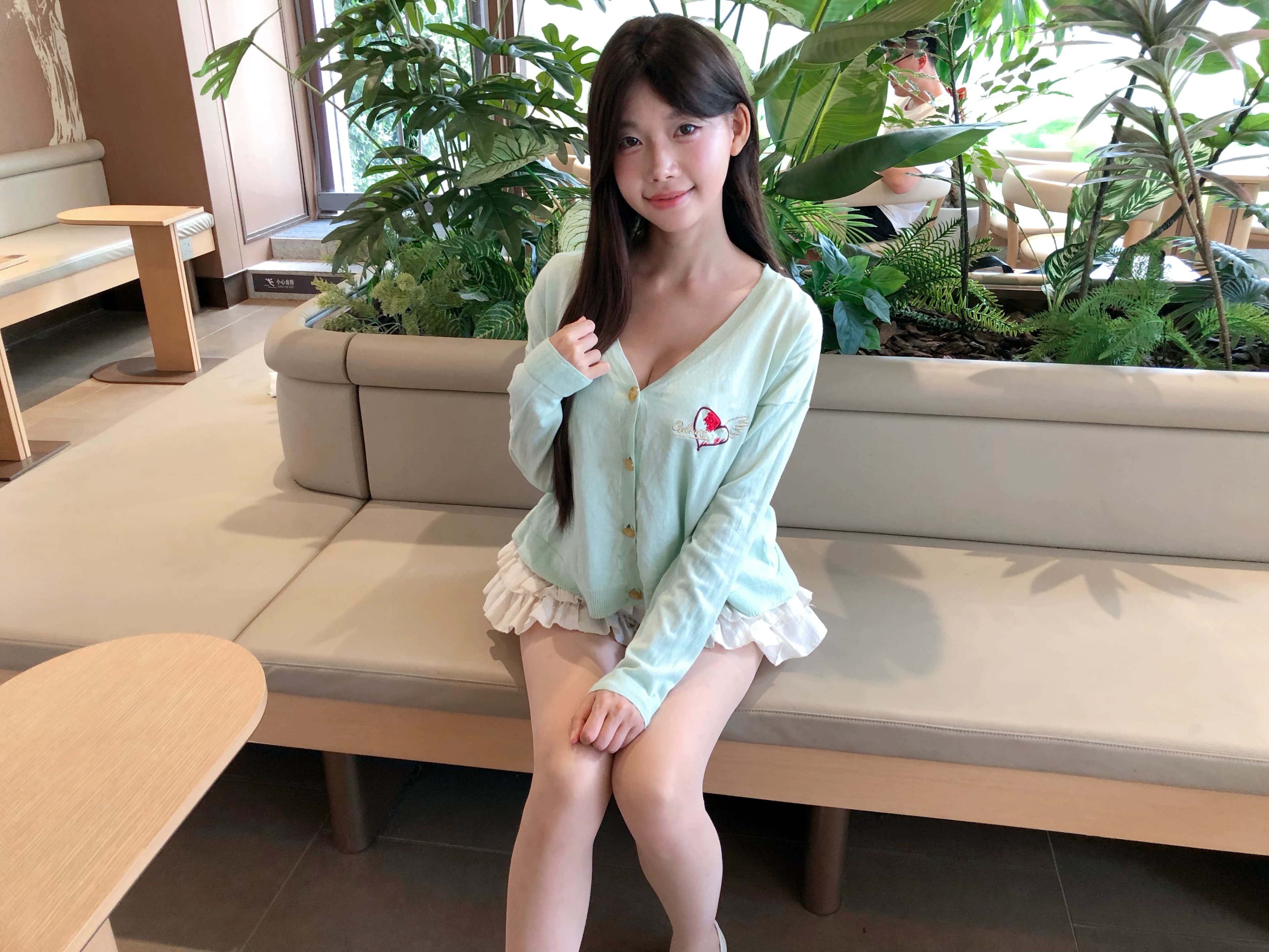 春夏秋季清透薄款冰淇淋淡蓝淡黄低胸针织单穿外搭开衫薄款空调衫 - 缩略图4