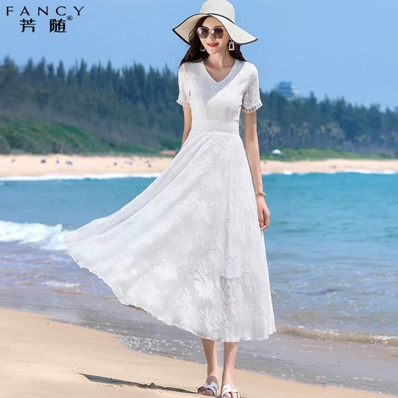 白色连衣裙女2026夏季新款气质大摆显瘦减龄度假拍照V领沙滩长裙 - 缩略图4