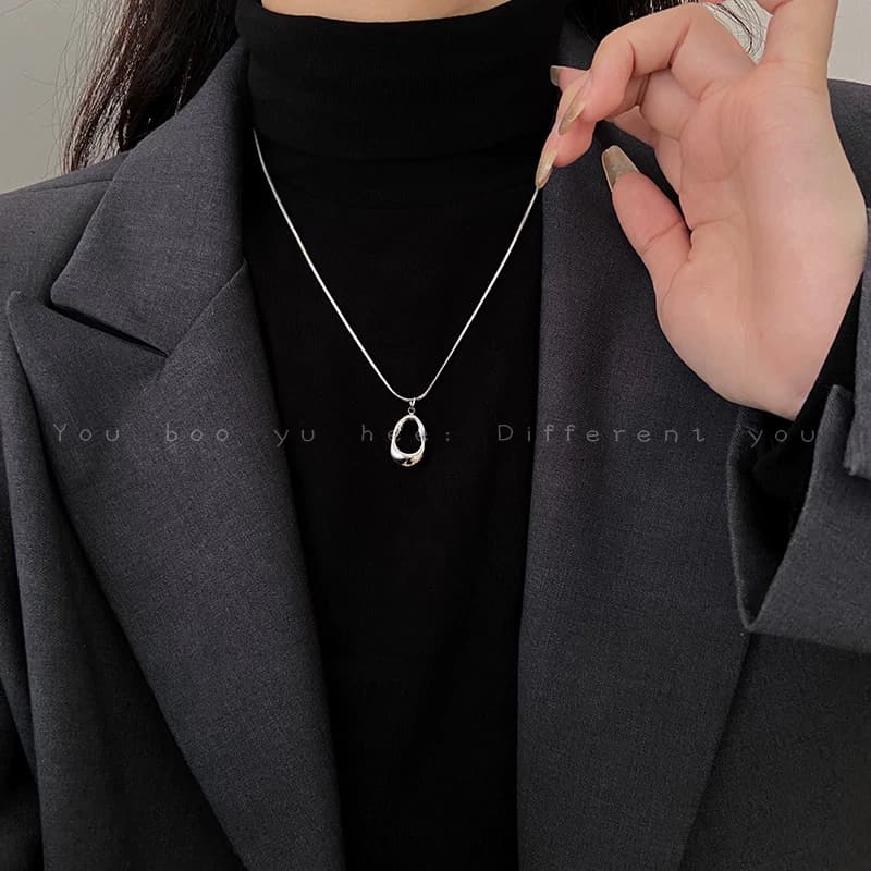 银色水滴吊坠项链女简约长款轻奢钛钢不掉色装饰毛衣链高级感配饰 - 缩略图4