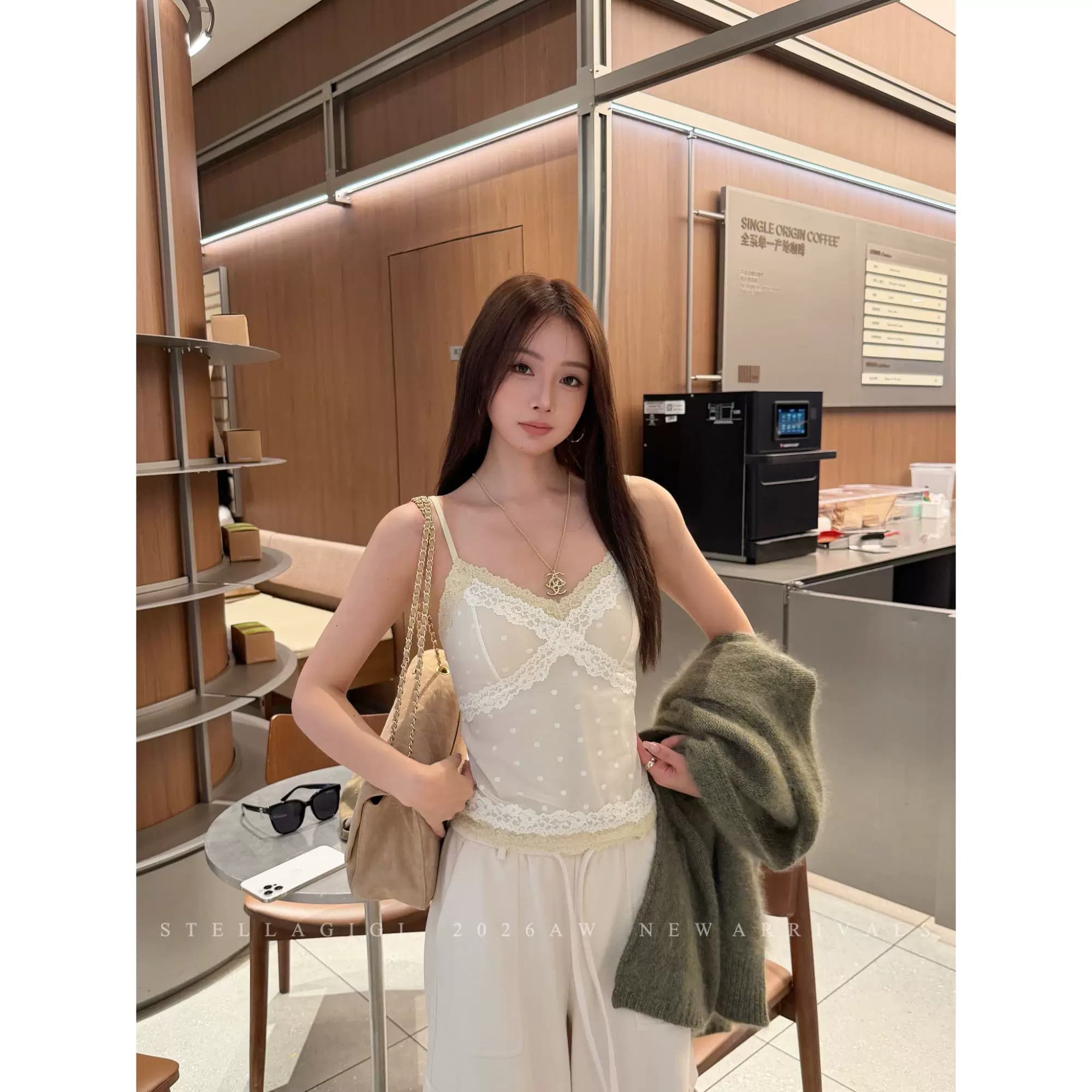 SG/杨依姗 FW氛围感单品格雷系撞色波点蕾丝带胸垫背心吊带女新款 - 缩略图5