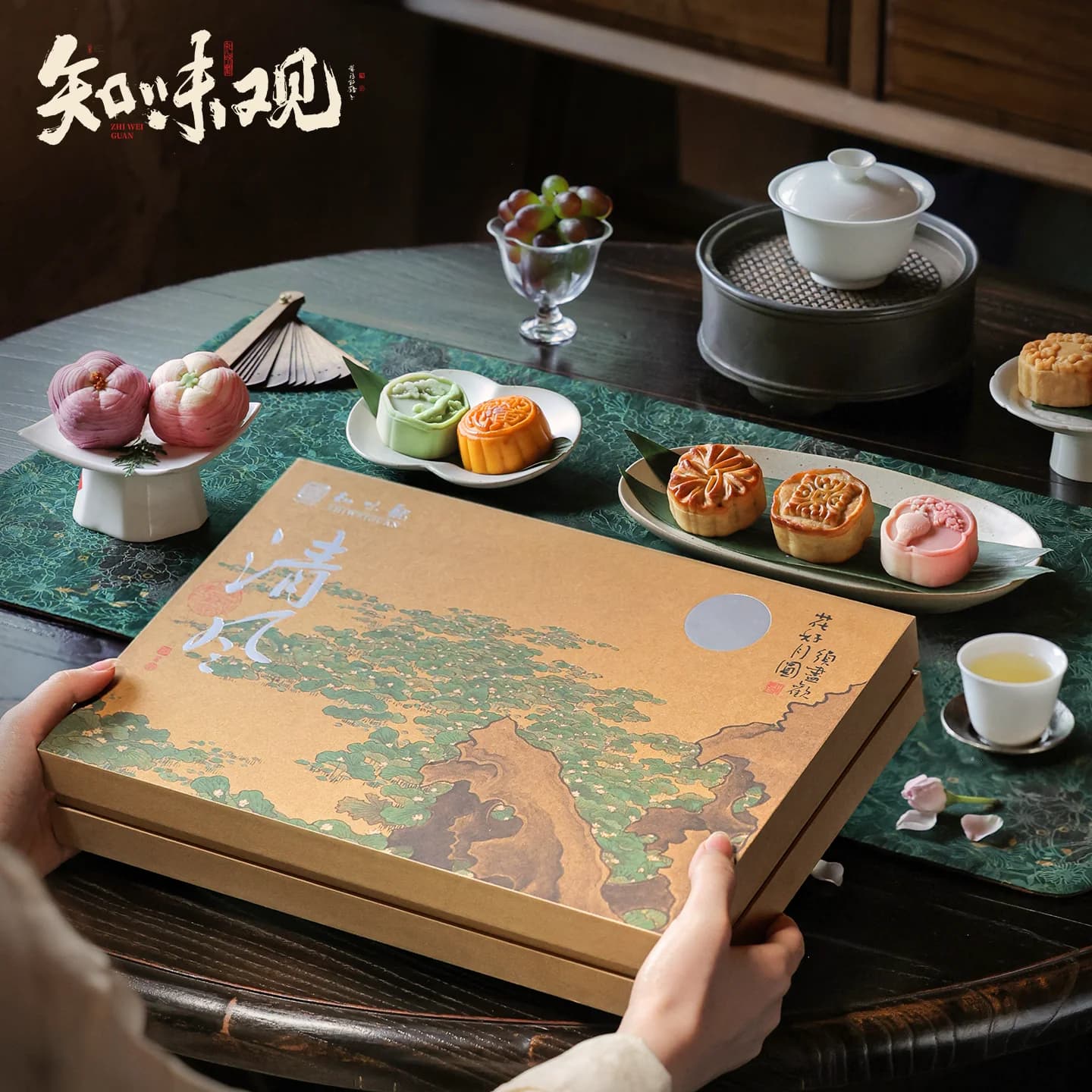 【买一送一】知味观月饼礼盒蛋黄广式豆沙流心奶黄中秋节送礼团购 - 缩略图2