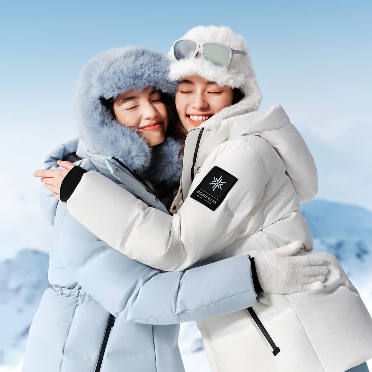 【明星同款】波司登新款冬季女羽绒服冰雪运动连帽短款收腰显瘦 - 缩略图2