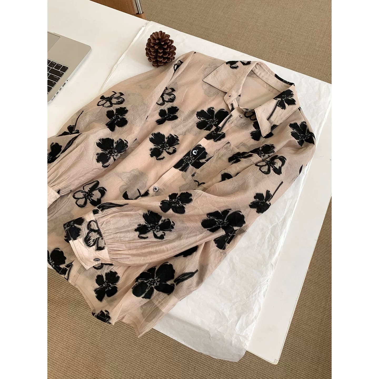 阿茶与阿古卡其色黑花衬衫男夏季薄款长袖高级感宽松休闲纱感衬衣 - 缩略图5