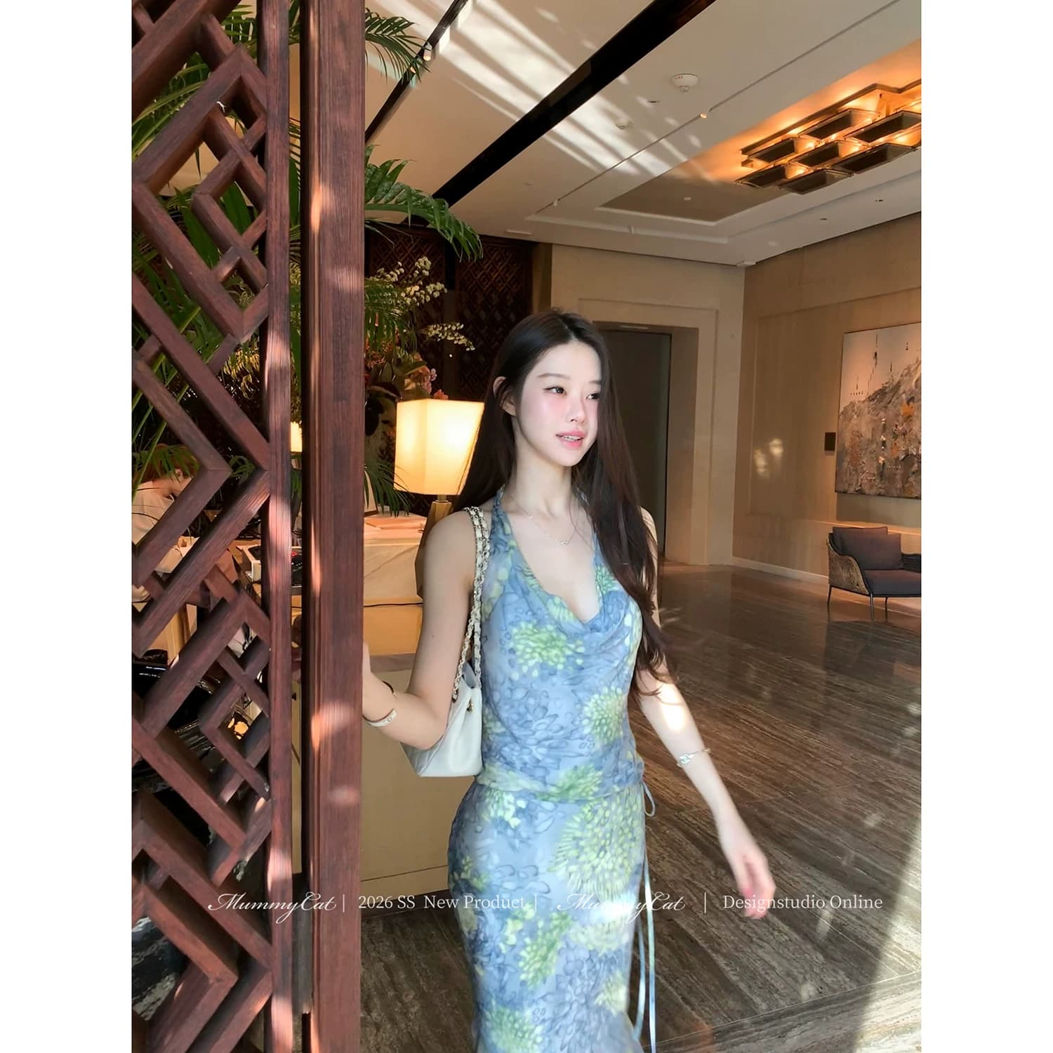 Mummy Cat下蛋喵【千禧结构主义】100人丝斜裁挂脖荡领印花连衣裙 - 缩略图3