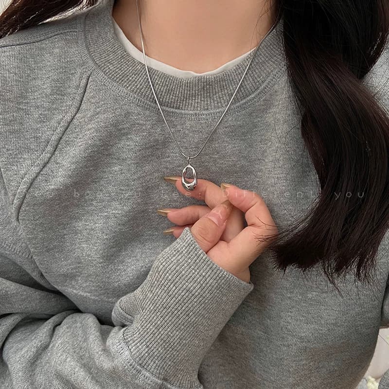 银色水滴吊坠项链女简约长款轻奢钛钢不掉色装饰毛衣链高级感配饰 - 缩略图3