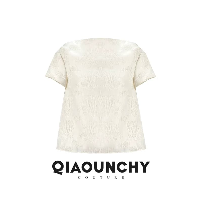 蝴蝶背 QIAOUNCHY俏云曦｜杏色浮雕提花深V领露背立裁短上衣女 - 缩略图5