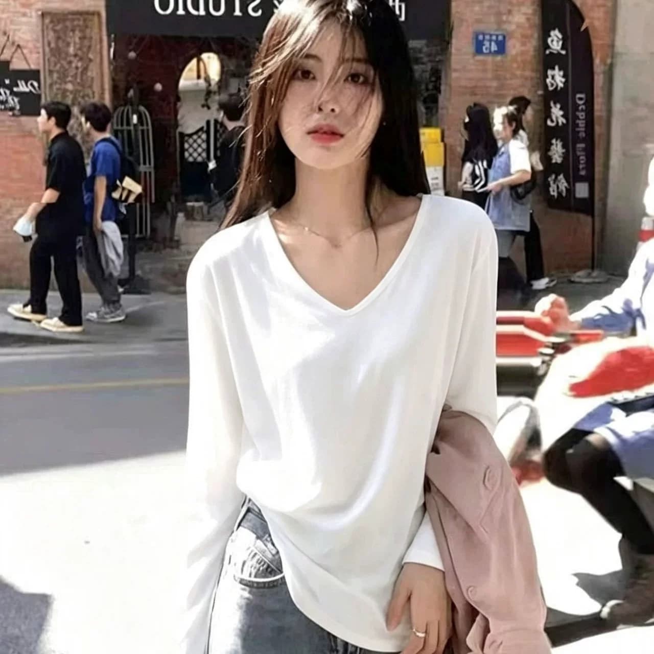 【92人棉】白色纯欲V领漏锁骨长袖女秋冬慵懒宽松T恤垂感打底qyg - 缩略图5