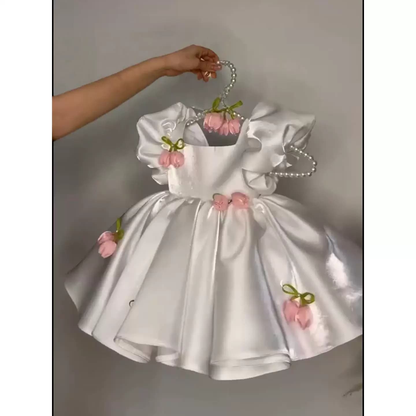 女童白色连衣裙女宝宝生日礼服郁金香花朵蓬蓬裙绑带泡泡袖公主裙 - 缩略图2