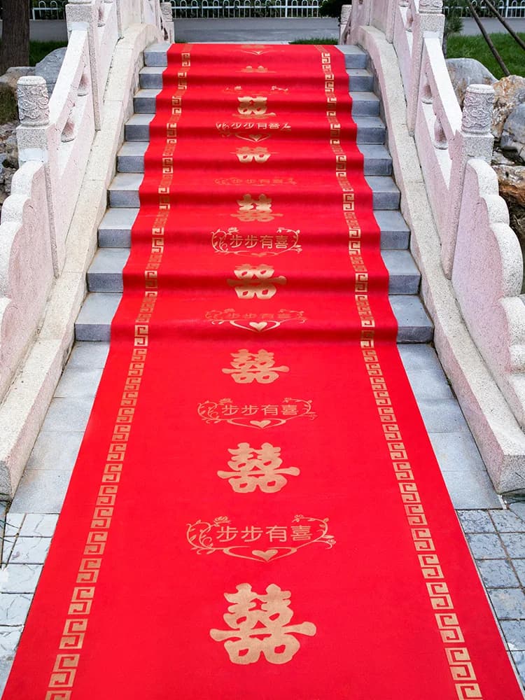 红地毯一次性婚庆结婚用无纺布大红地毯婚礼加厚防滑红色楼梯包邮 - 缩略图3