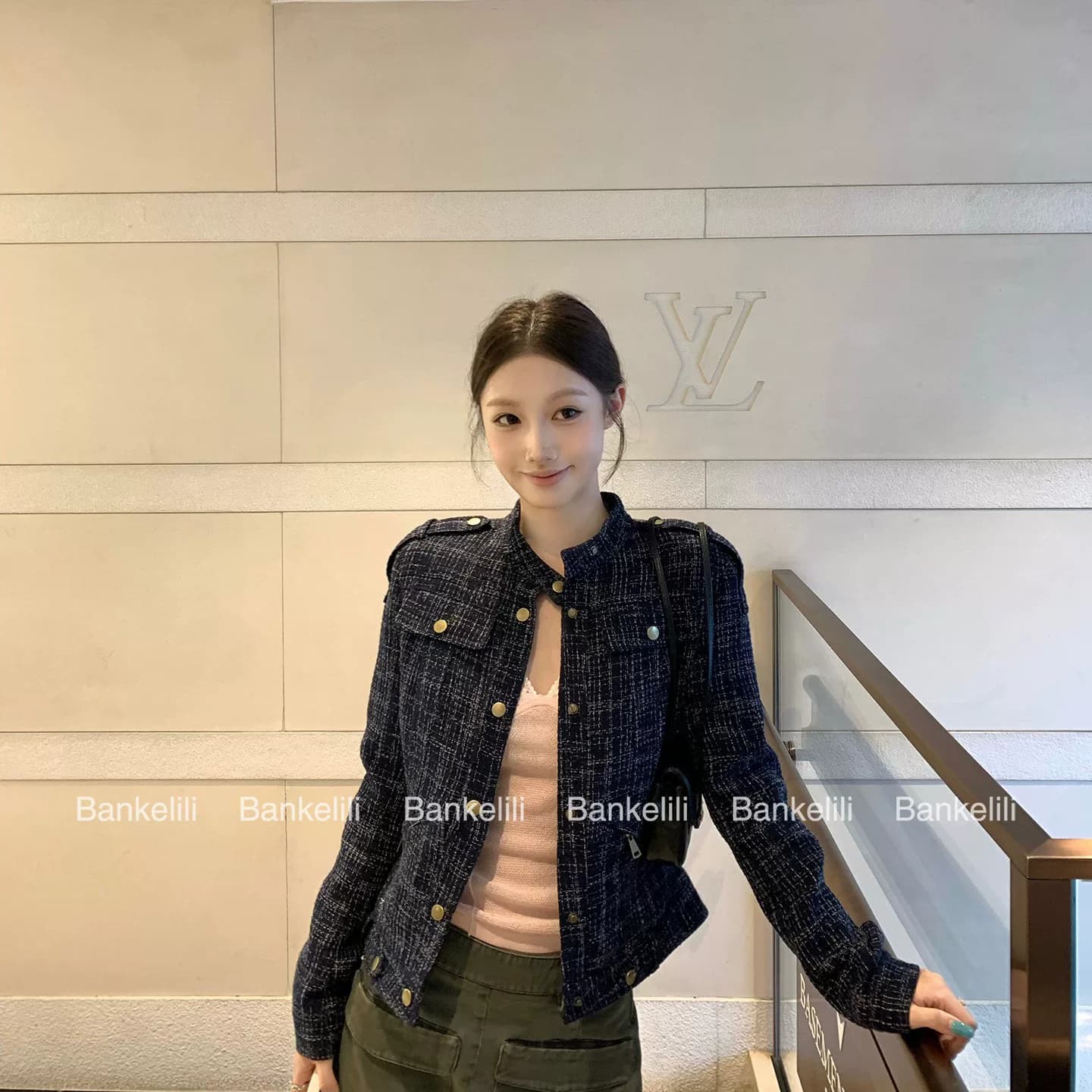 秋季实拍单排扣小香风立领纯单色长袖细纹理中腰短款夹克外套女装 - 缩略图4