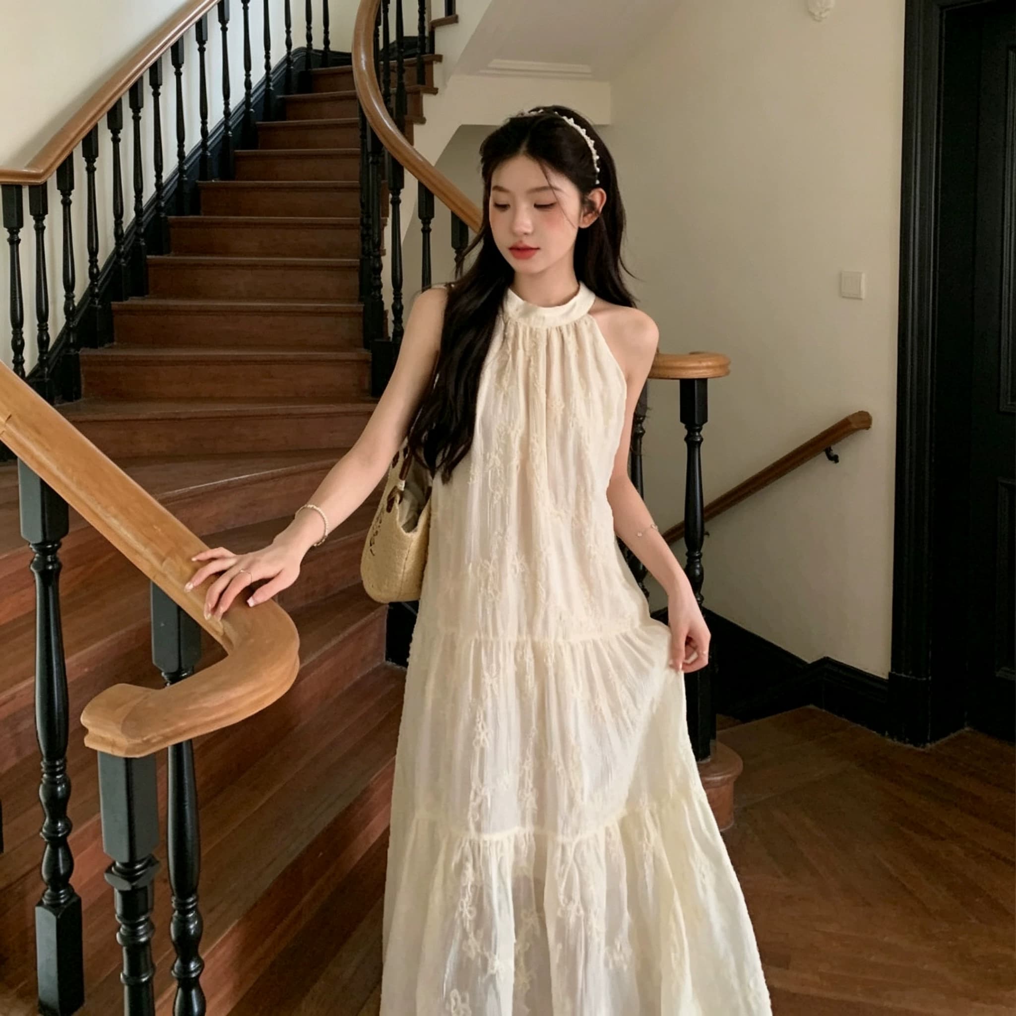绝美挂脖法式露肩连衣裙女夏季2026新款无袖茶歇海边度假长款裙子 - 缩略图2