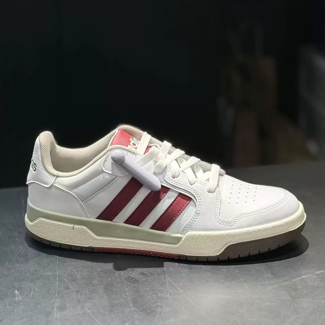【坏蛋】adidas/阿迪达斯男女情侣百搭低帮运动板鞋JQ3926 - 缩略图3