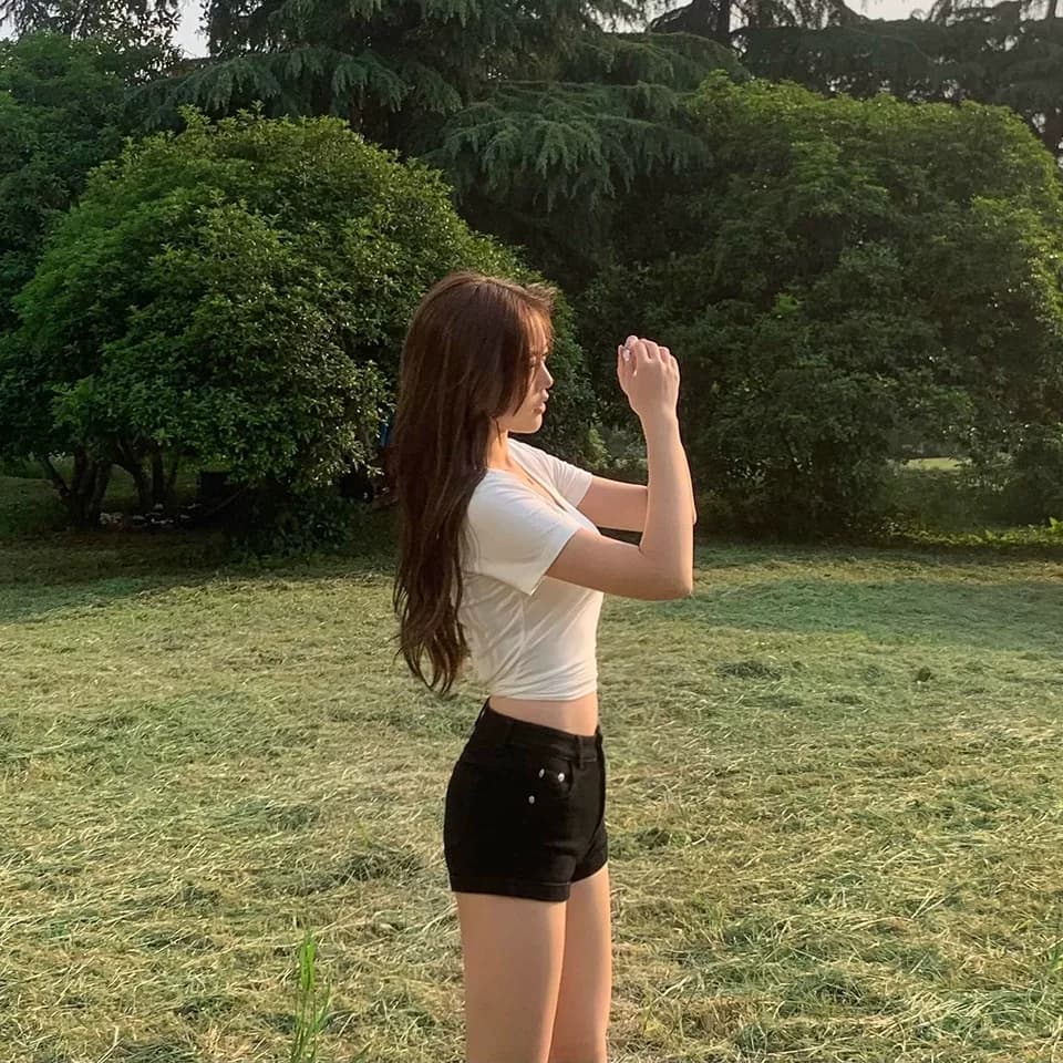 sunn21美式复古高弹牛仔短款女夏季新款黑色低腰显瘦卷边牛仔热裤 - 缩略图5