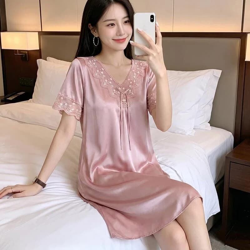 【高档轻奢】夏季新款女士高档蕾丝花边亲肤中长款带胸垫冰丝睡裙 亲新国风冰丝睡裙豆沙粉(【带胸垫】) 2XL 【推荐125-140斤】